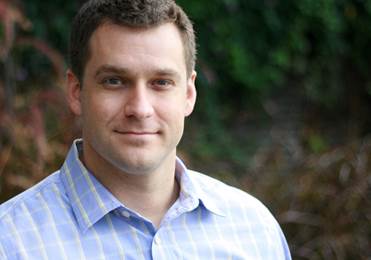 Hombre sonriendo con una camisa azul

El contenido generado por IA puede ser incorrecto.
