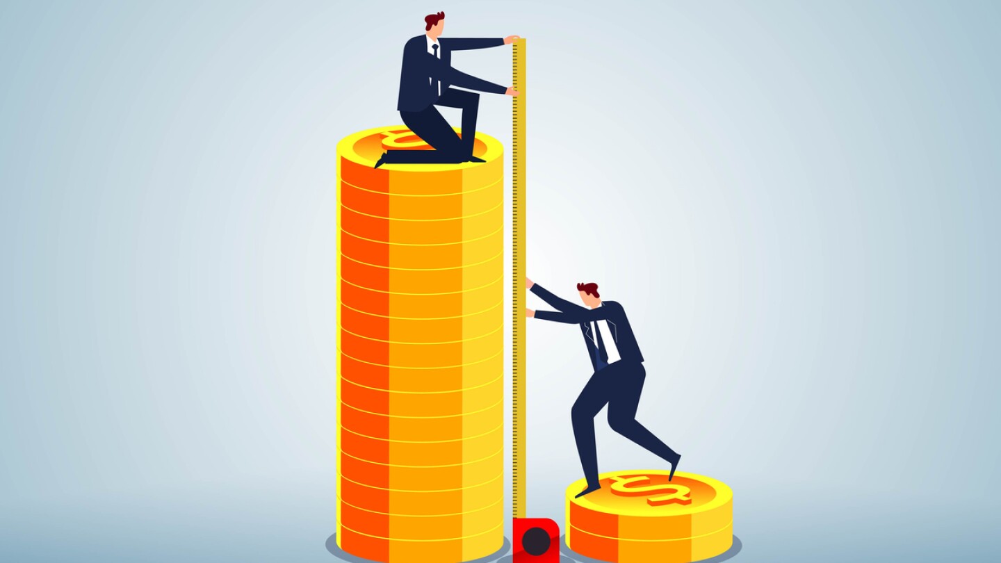 Gap between rich and poor, income gap, inequity, ruler to measure the distance gap between two piles of gold coins.