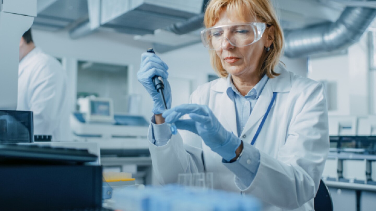 Pictured: A scientist pipetting in a lab/iStock, g