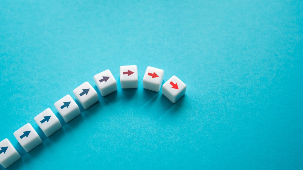 Start of negative growth trend. Worsening forecast. Cessation of rise inertia, not enough power energy. The risk of recession and sliding into a crisis