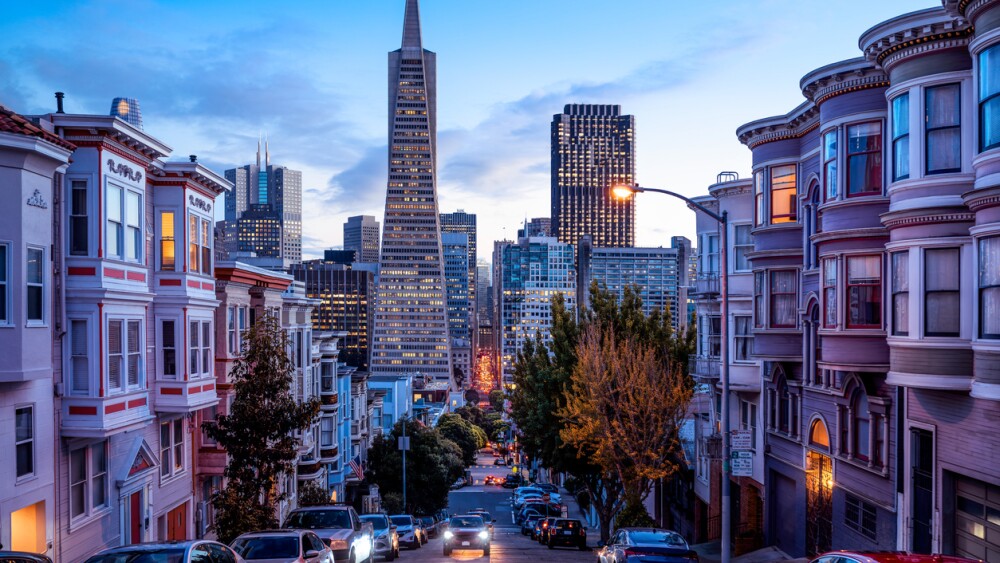 the skyline of san francisco at night