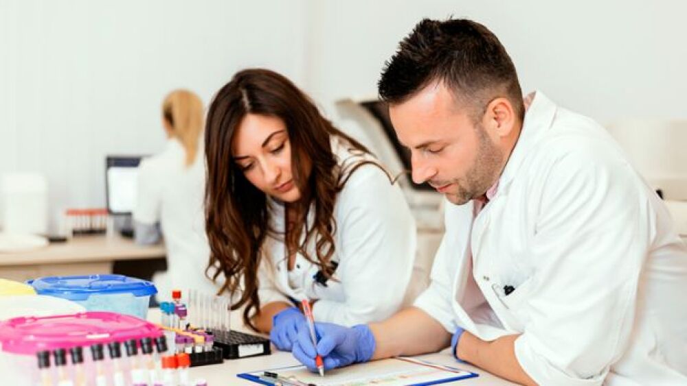 Scientists conduct an experiment_courtesy of Getty