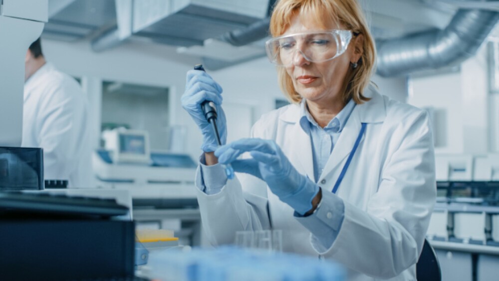 Pictured: A scientist pipetting in a lab/iStock, g